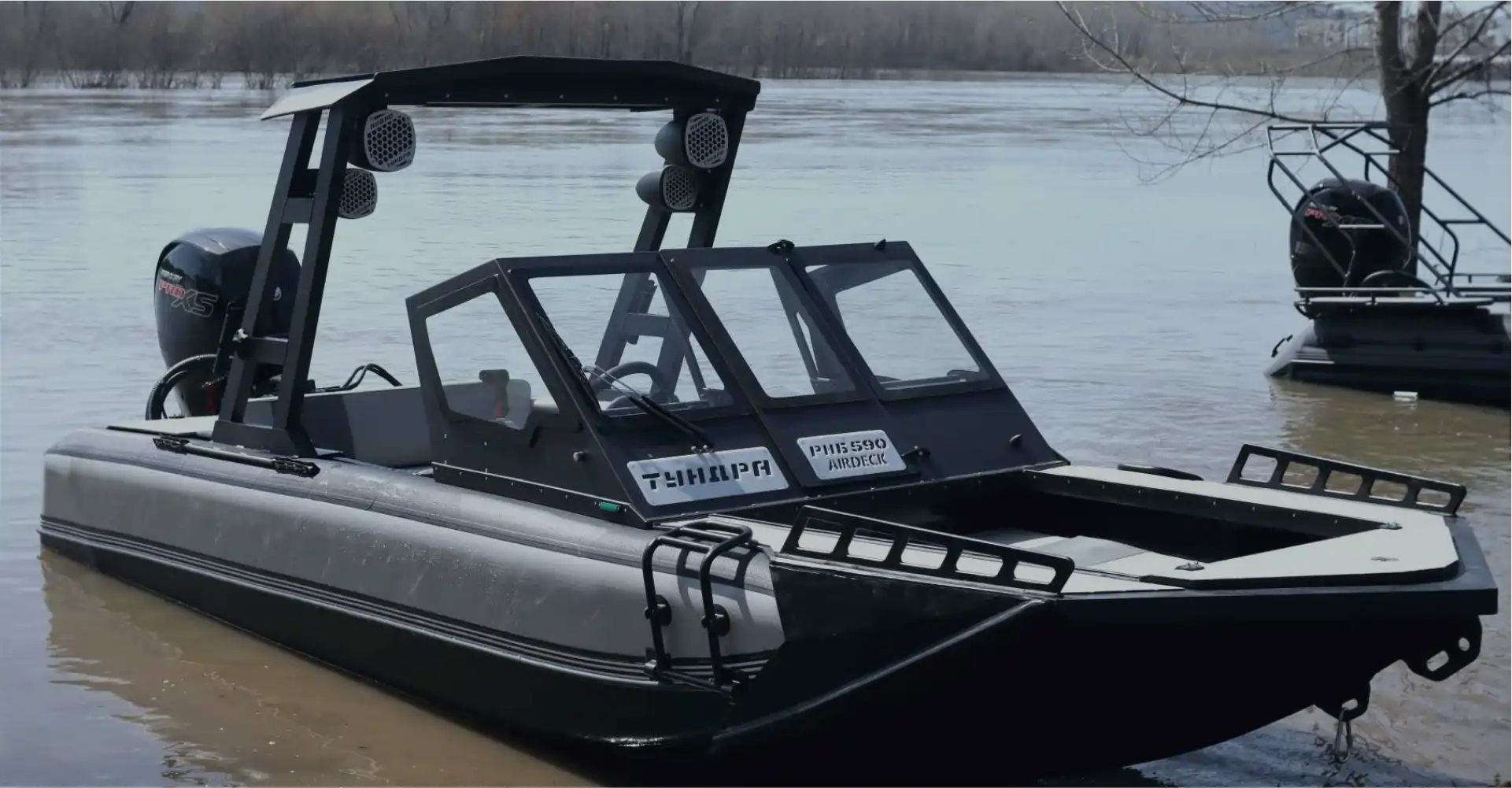 Тундра РИБ 590 AirDeck — экспедиционная лодка с консолью и баллонами AirDeck